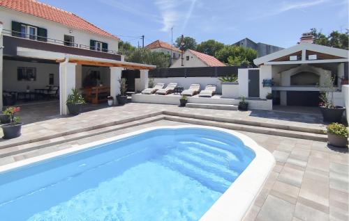 Awesome Home In Ljubitovica