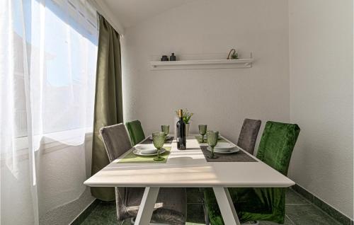 Lovely Apartment In Okrug Gornji With Wifi
