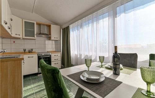 Lovely Apartment In Okrug Gornji With Wifi
