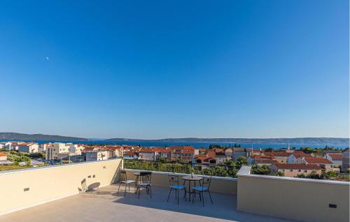 Amazing Home In Kastel Luksic