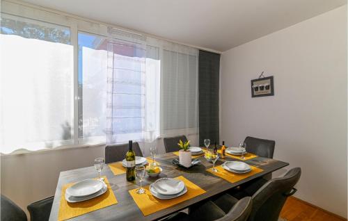 Awesome Apartment In Okrug Gornji With Wifi