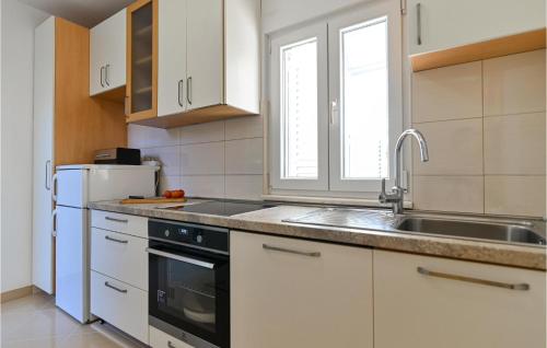 Awesome Apartment In Okrug Gornji With Wifi
