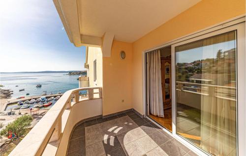 3 Bedroom Nice Apartment In Okrug Gornji