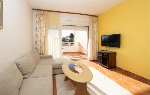 2 Bedroom Stunning Apartment In Okrug Gornji