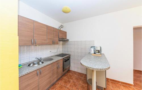 2 Bedroom Stunning Apartment In Okrug Gornji