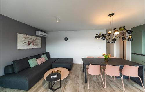 Cozy Apartment In Okrug Gornji With Lake View