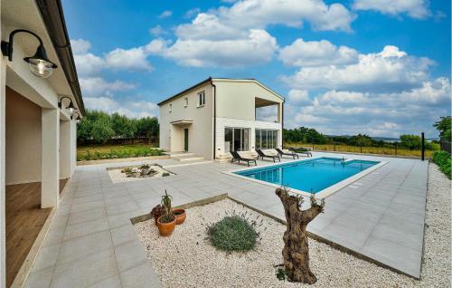 Stunning Home In Kastel Luksic
