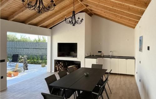 Stunning Home In Kastel Luksic