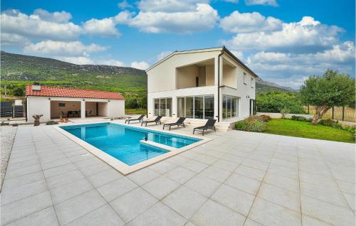 Stunning Home In Kastel Luksic