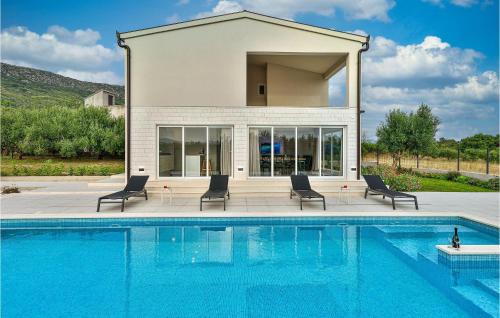 Stunning Home In Kastel Luksic