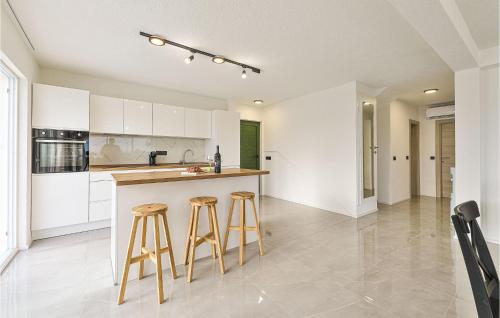 Stunning Home In Kastel Luksic