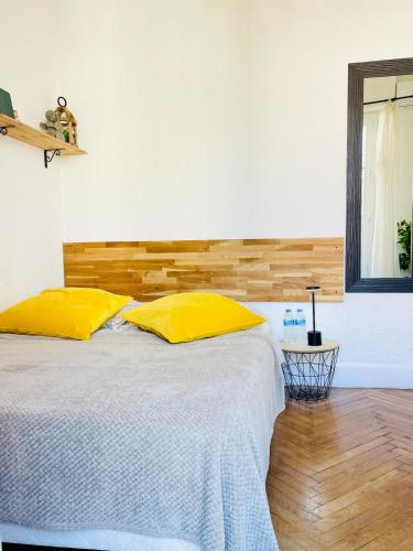 Studio in the center balcony AC