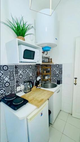 Studio in the center balcony AC