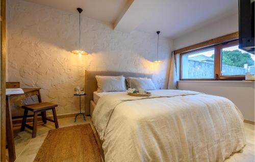 a bedroom with a bed and a window at Gorgeous Home In Cera With Wifi 