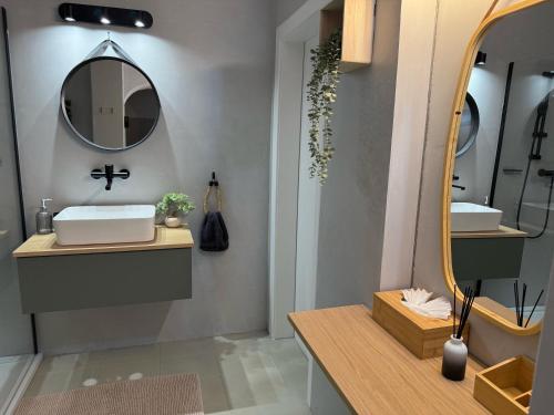 Bright apartment with parking near Schönbrunn