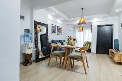 Area soggiorno di Marina Bay Unique 1 Bedroom in Westland's Off Rhapta Road-Zawi
