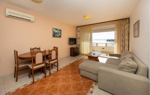 Stunning Apartment In Okrug Gornji With Wifi
