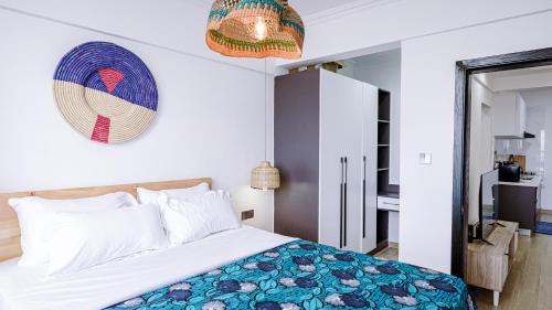 Letto o letti in una camera di Marina Bay Unique 1 Bedroom in Westland's Off Rhapta Road-Zawi