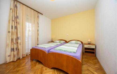 Stunning Apartment In Okrug Gornji With Wifi
