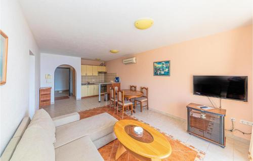 Stunning Apartment In Okrug Gornji With Wifi