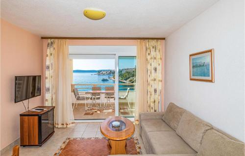 Stunning Apartment In Okrug Gornji With Wifi