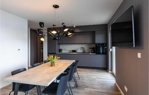 Nice Apartment In Okrug Gornji With Lake View