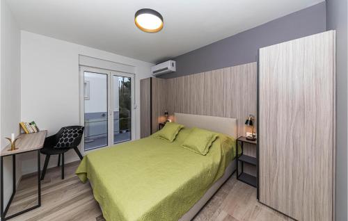 Nice Apartment In Okrug Gornji With Lake View