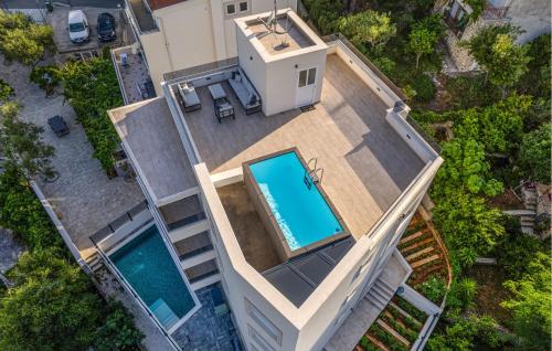 Nice Apartment In Okrug Gornji With Lake View