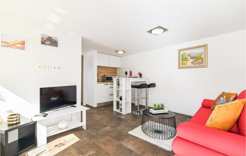 Awesome Apartment In Okrug Gornji With Wifi