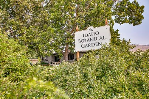 a sign for a botanical garden in front of a house at The East End Retreat in Boise