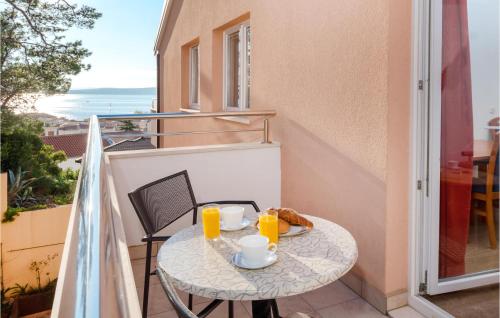 เครื่องดื่มที่ Stunning Apartment In Baska Voda