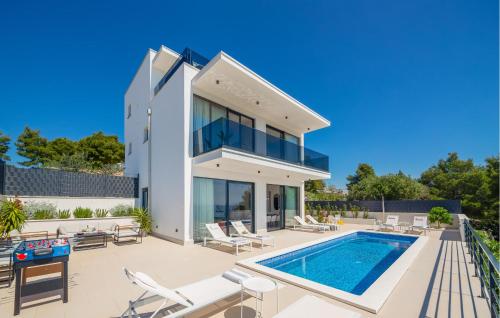 Stunning Home In Okrug Gornji