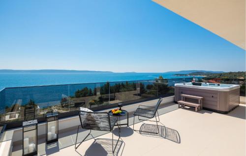 Stunning Home In Okrug Gornji