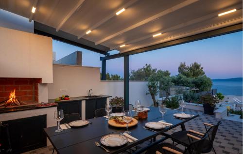 Stunning Home In Okrug Gornji