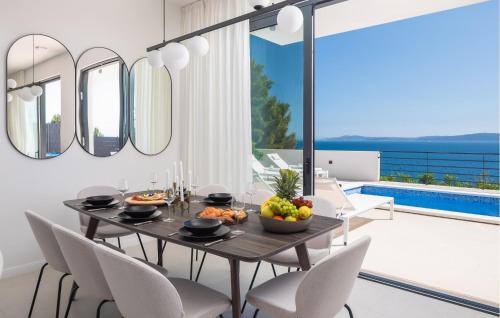 Stunning Home In Okrug Gornji