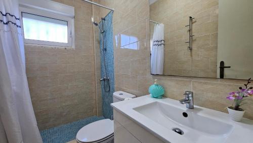 Et badeværelse på Casinha; Piscina/ Praia/ Lisboa