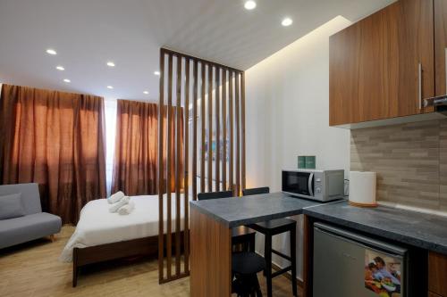 Holiday Stylish City-Center Studio