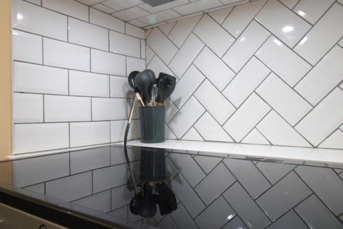 Ένα μπάνιο στο Stylish Modern Victorian Townhouse By the Sea