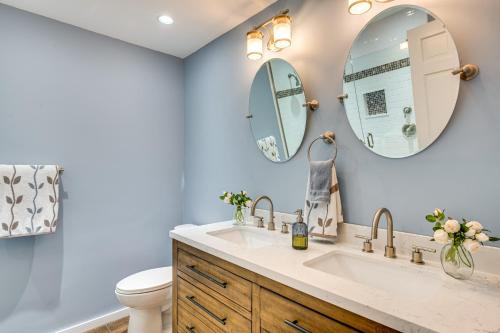 Ванная комната в Lake and Beach Access Family Townhome in Laconia