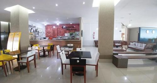 a dining room with tables and chairs in a restaurant at Riviera Park Hotel in Caldas Novas