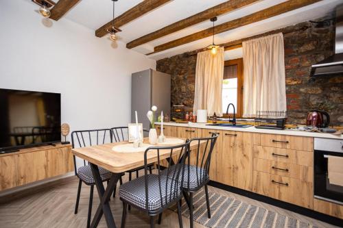 Una cocina o cocineta en Clock Tower Apartments Bitola