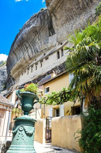 La Lézardière Maison troglodyte aux Eyzies Périgord