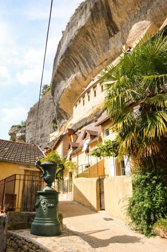 La Lézardière Maison troglodyte aux Eyzies Périgord