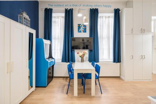 TV a/nebo společenská místnost v ubytování happy home BLUE