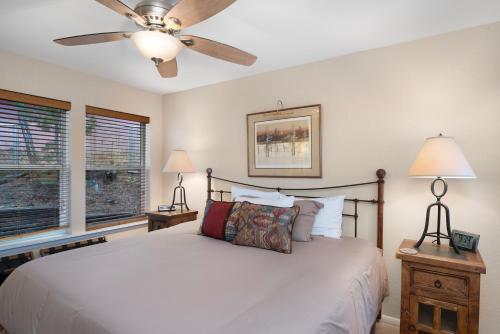 ルイドソにあるNorth Street Escapeのベッドルーム1室(ベッド1台、シーリングファン付)