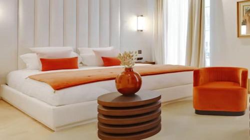 a bedroom with a bed and a vase on a table at Ski Chalet Stubenbach Lech in Oberlech
