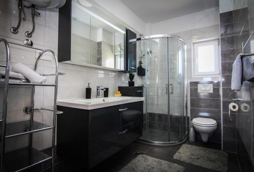 Apartments with parking space Palit, Rab - 4971