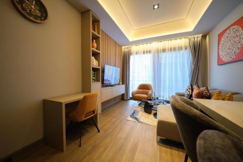 Χώρος καθιστικού στο The Diamond In City Luxury Suites By ZENORA Living