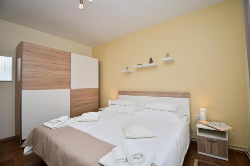 Apartments with parking space Porec - 16495