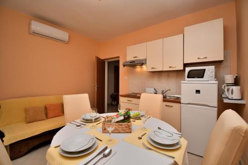 Apartments with parking space Porec - 16495